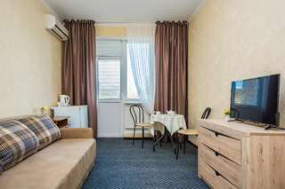 Гостиница Guest House Europa Коктебель Семейный номер с балконом-1