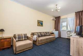 Гостиница Guest House Europa Коктебель Семейный номер с балконом-2